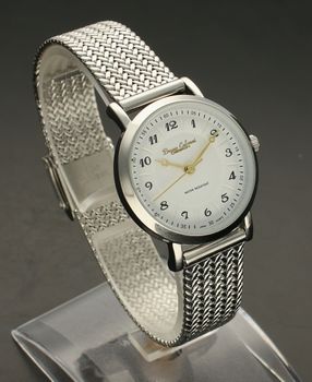 Zegarek damski na bransolecie bizuteryjnej Bruno Calvani BC3193 SILVER. Tarcza zegarka okrągła w kolorze białym z wyraźnymi cyframi czarnymi, wskazówki w kolorze złotym. Dodatkowym atutem zegarka jest wyraźne logo (3).jpg